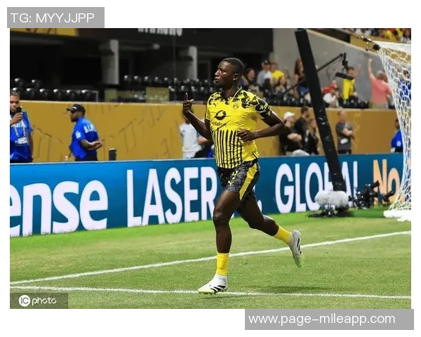 巴萨关注多特前锋吉拉西解约金降至6500万欧元